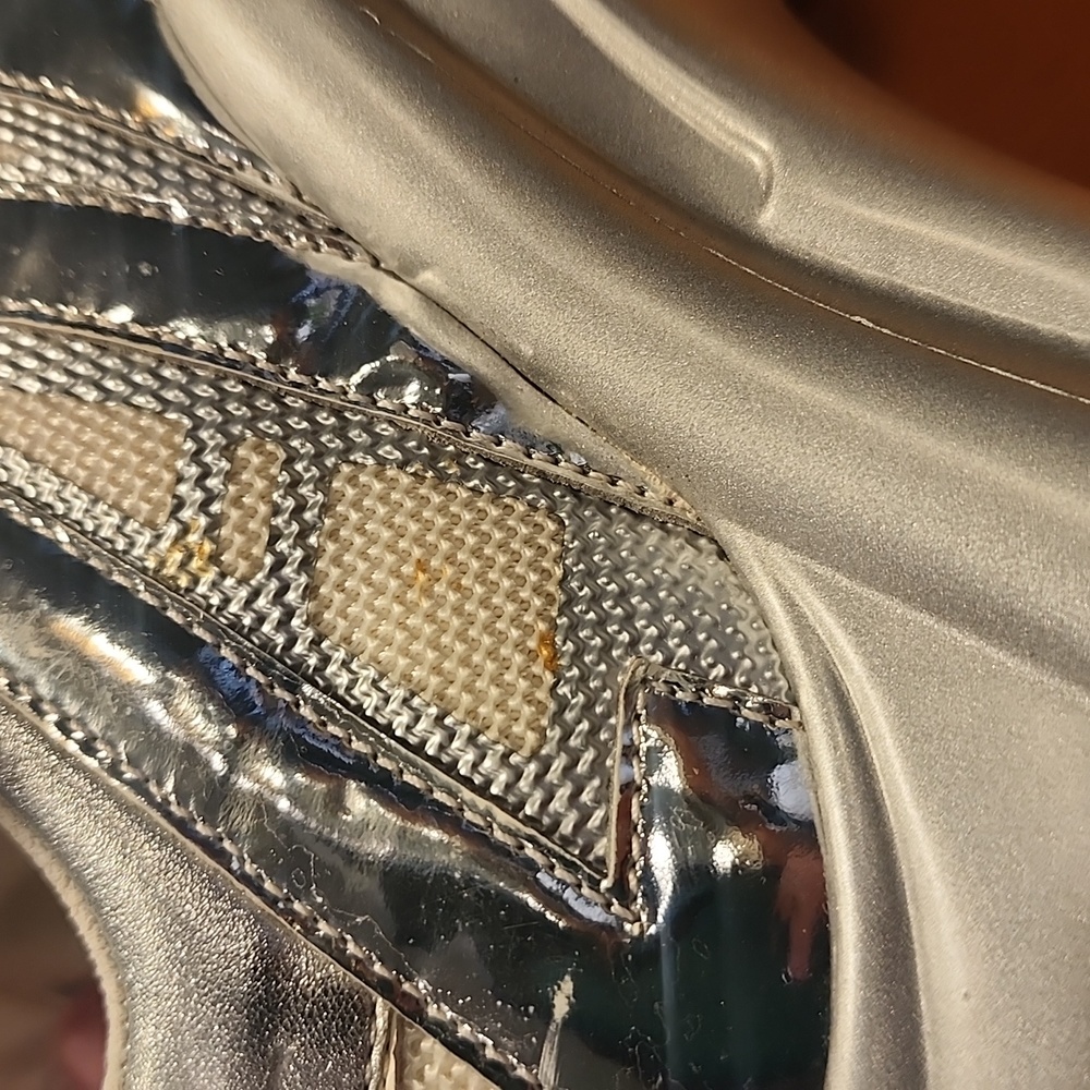 LOUIS VUITTON Calfskin Technical Nylon LV Archlight Sneakers 41 White Silver - Picture 13 of 16